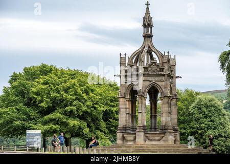 Yorkshire, 12 juillet 2022 : la fontaine du mémorial cavendish à l'abbaye de Bolton, près de Skipton Banque D'Images