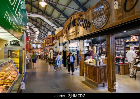 La boutique de vins à l'intérieur du marché Saint-Laurent, au centre-ville de Toronto, Ontario, Canada. Banque D'Images
