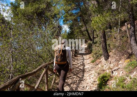 Randonnée pédestre du célèbre sentier de la nature Mergoli Vignanotica, péninsule de Gargano dans le sud de l'Italie Banque D'Images