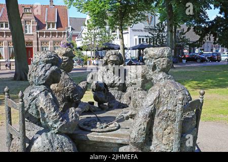 Nuenen (Eindhoven), pays-Bas - 9 juillet. 2022: Gros plan de la sculpture de bronze encore la vie après la peinture de Vincent van Gogh les mangeurs de pommes de terre en néerlandais t Banque D'Images