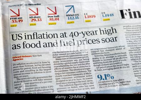 "L'inflation AMÉRICAINE à 40 ans au plus haut, alors que les prix de l'alimentation et du carburant montent en flèche" journal Guardian headline Financial clipping 14 juillet 2022 Londres UK Banque D'Images