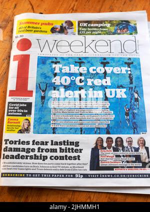 Heatwave warning front page i Weekend journal titre 'couverture: 40°C Red Alert in UK' le 17 juillet 2022 Londres Angleterre Royaume-Uni Grande-Bretagne Banque D'Images