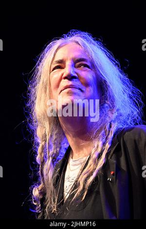 Prague, République tchèque. 19th juillet 2022. La chanteuse et musicienne américaine Patti Smith se produit lors de son concert à Prague, en République tchèque, sur 19 juillet 2022. Crédit : Michal Kamaryt/CTK photo/Alay Live News Banque D'Images