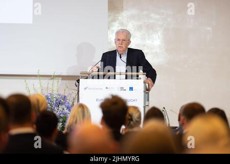 Munich, Allemagne. 16th juin 2022. L'ancien Premier ministre italien Mario Monti au XI Congrès international l’Europe en mouvement ? - Stimuler de nouvelles idées pour promouvoir la liberté et la prospérité dans un ordre mondial en mutation de la Fondation Hanns Martin Scheleyer sur 16 juin 2022 à Munich, Allemagne. (Photo par Alexander Pohl/Sipa USA) crédit: SIPA USA/Alay Live News Banque D'Images