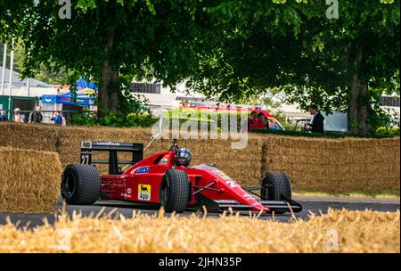 Une des nombreuses voitures de formule sur Goodwood festival de vitesse Banque D'Images