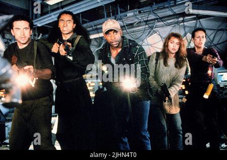 WILLIAM BALDWIN, CLIFF CURTIS, SHERMAN AUGUSTUS, JOANNA PACULA, Jamie Lee Curtis, VIRUS, 1999 Banque D'Images