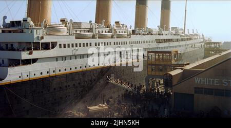 Navire À QUAI DE SOUTHAMPTON, le Titanic, 1997 Banque D'Images