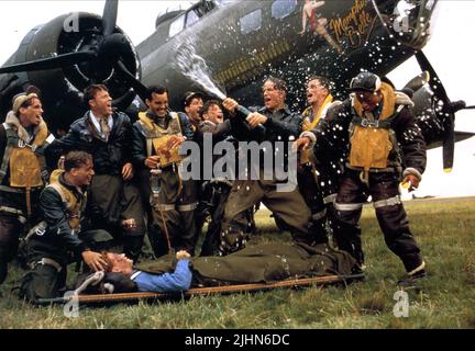 COURTNEY GAINS, Sean Astin, TATE DONOVAN, Harry Connick JR, ERIC STOLTZ, Billy Zane, MATTHEW MODINE, Memphis Belle, 1990 Banque D'Images