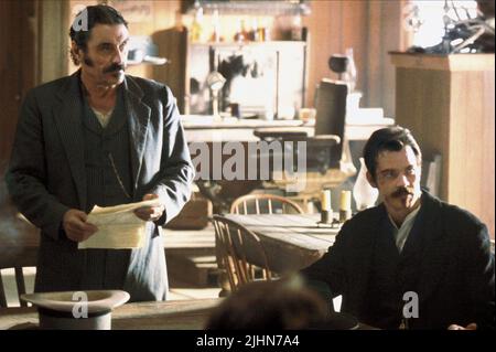 IAN MCSHANE, Timothy Olyphant, bois mort, 2004 Banque D'Images