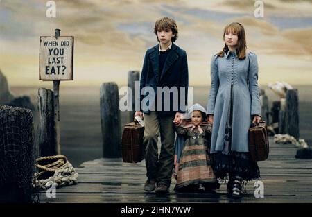 LIAM AIKEN, HOFFMAN, EMILY BROWNING, Lemony Snicket's A SERIES OF UNFORTUNATE EVENTS, 2004 Banque D'Images