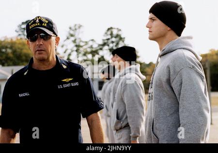 KEVIN COSTNER, ASHTON KUTCHER, le Guardian, 2006 Banque D'Images