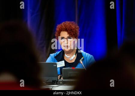 Cracovie, Pologne. 19th juillet 2022. Mme Christa Schweng, Présidente du CESE, intervient lors de la Conférence sur le secours et la reconstruction de l'Ukraine et sa perspective européenne organisée par le Comité économique et social européen au Centre des congrès de Cracovie. La conférence visait à discuter des stratégies et des besoins de l'Ukraine en matière de reconstruction, en particulier dans le contexte de sa candidature à l'adhésion à l'UE. Crédit : SOPA Images Limited/Alamy Live News Banque D'Images