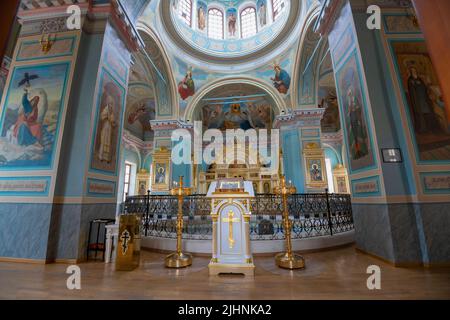 STARITSA, RUSSIE - 15 JUILLET 2022 : intérieur de l'ancienne cathédrale de la Trinité du monastère de Staritsa Assomption. Région de Tver Banque D'Images