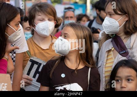 GRETA Thunberg pendant la grève. A 1 octobre 2021 à l'occasion de la CdP de la Jeunesse et de la CdP 26 pré, jusqu'à 50 000 personnes se sont jointes à un vendredi pour la future grève scolaire à Milan, Italie. Ils ont protesté de faire passer un message clair pour la protection du climat et de l'environnement, pour l'Accord de Paris et l'objectif à 1,5 degrés, et de faire pression sur les politiciens. (Photo par Alexander Pohl/Sipa USA) Banque D'Images