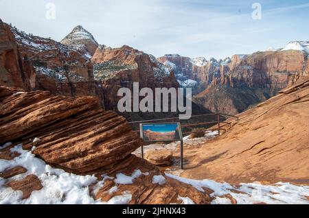 Canyon Overlook offre des vues époustouflantes sur le parc national de Zion dans l'Utah, aux États-Unis. Banque D'Images