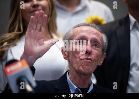 Bogota, Colombie, 19 juillet 2022. Antonio Navaro Wolff annonce que le parti politique 'Partido Alianza Verde' deviendra un parti politique de soutien pro-gouvernemental pour le gouvernement du président élu Gustavo Petro qui prend ses fonctions à 7 août, à Bogota, Colombie, 19 juillet 2022. Photo de: CHEPA Beltran/long Visual Press Banque D'Images