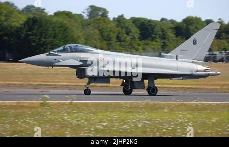 Fairford, Royaume-Uni. 16th juillet 2022. Le typhon italien Eurofighter prend son décollage au Royal International Air Tattoo 2022 à RAF Fairford, Royaume-Uni Banque D'Images