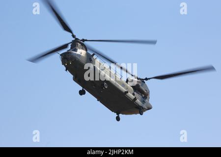 Fairford, Royaume-Uni. 16th juillet 2022. Boeing CH-47 Chinook a mis à l'épreuve le Royal International Air Tattoo 2022 de RAF Fairford, au Royaume-Uni Banque D'Images