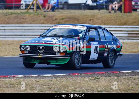 Stephen Chase, Alfa Romeo Alfetta GTV, DRHC Classic Alfa Challenge for 750 - 116 Alfa Romeo, Une série de courses unique pour la collection classique et historique Alfa Banque D'Images