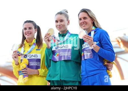 Hayward Field, Eugene, Oregon, États-Unis. 19th juillet 2022. (G-D) Yaroslava Mahuchikh (UKR), Eleanor Patterson (AUS), Elena Vallortigara (ITA), 19 JUILLET 2022 - Athlétisme : Championnats du monde de l'IAAF cérémonie du Prix des femmes de saut en hauteur de l'Oregon 2022 à Hayward Field, Eugene, Oregon, États-Unis. Credit: Yohei Osada/AFLO SPORT/Alay Live News Banque D'Images