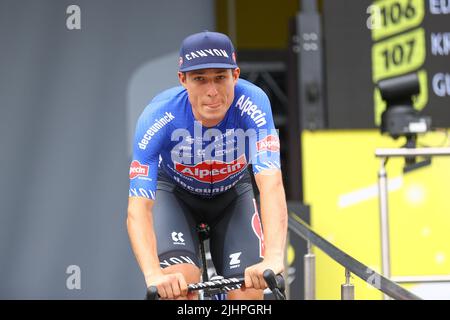 Saint-Gaudens à Peyragudes, France. 20th juillet 2022. Saint-Gaudens, France. 20th juillet 2022. Le belge Jasper Philipsen d'Alpecin-Deceuninck photographié au début de la phase 17 de la course cycliste Tour de France, de Saint-Gaudens à Peyragudes (130 km), en France, le mercredi 20 juillet 2022. Le Tour de France de cette année a lieu du 01 au 24 juillet 2022. BELGA PHOTO DAVID PINTENS - UK OUT Credit: Belga News Agency/Alay Live News Banque D'Images