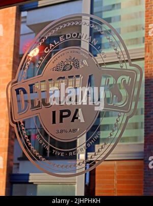 L'intérieur du pub raisin, fenêtre gravée de Deuchars IPA, 60 Roscoe Street , Liverpool, Merseyside, Angleterre, Royaume-Uni, L1 9DW Banque D'Images