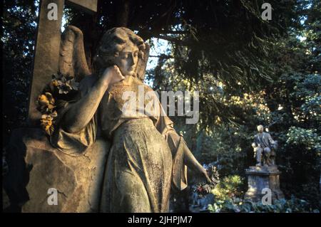 Gênes (Italie), cimetière monumental Staglieno, statues et tombes de style Liberty et Art déco Banque D'Images