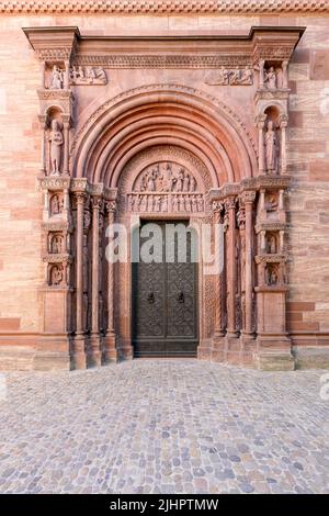 Galluspforte, Basel Minster (Basler Münster), le célèbre monument et attraction touristique de Bâle, Suisse. Banque D'Images