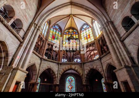 A l'intérieur de la cathédrale de Bâle (Basler Münster), le célèbre site touristique de Bâle, en Suisse. Banque D'Images