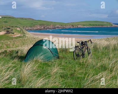 Camping à vélo à Armadale Beach, Sutherland Banque D'Images