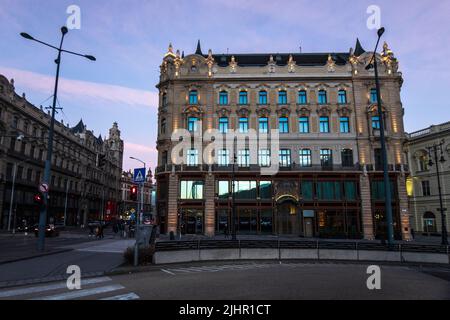 Budapest: Rue Szabad Sajto, Palais Klotild. Hongrie Banque D'Images