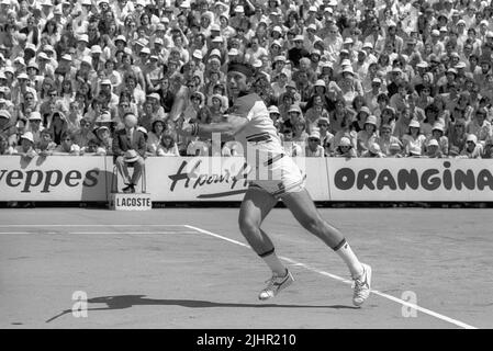 Guillermo Vilas, joueur de tennis argentin, participant aux quarts de finale masculin de l'Open de France (contre Victor Pecci paraguayen). Paris, stade Roland-Garros, juin 1979 Banque D'Images