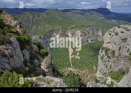 France, Hérault (34) Saint-Guilhem-le-désert, expulsions les falaises, le cirque de l'Infernet / France, Hérault Saint-Guilhem-le-désert, des falaises, le cirque d'Infernet / Banque D'Images