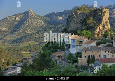 France, Vaucluse (84) la Roque-Alric, village des Dentelles de Montmirail / France, Vaucluse, la Roque-Alric, village des Dentelles de Montmirail / Banque D'Images