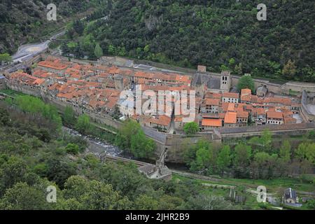 France, Pyrénées-Orientales (66) Villefranche-de-Conflent, village labellisé, vue dominante / France, Pyrénées-Orientales Villefranche-de-Conflent, village marqué, vue dominante Banque D'Images