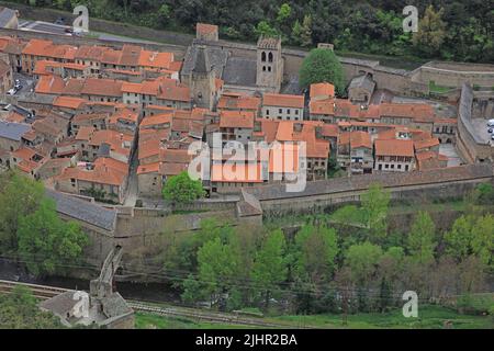 France, Pyrénées-Orientales (66) Villefranche-de-Conflent, village labellisé, vue dominante / France, Pyrénées-Orientales Villefranche-de-Conflent, village marqué, vue dominante Banque D'Images