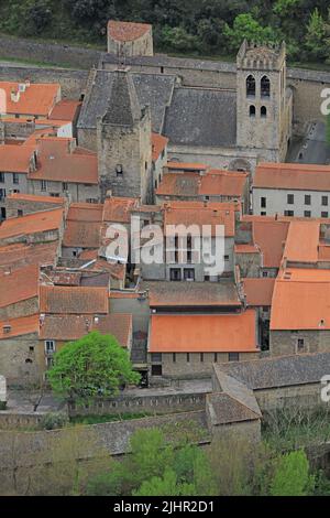 France, Pyrénées-Orientales (66) Villefranche-de-Conflent, village labellisé, vue dominante / France, Pyrénées-Orientales Villefranche-de-Conflent, village marqué, vue dominante Banque D'Images