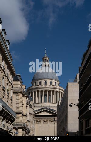 France, Ile de France, Paris 5th arrondissement, rue d'Ulm, vue sur le dôme du Panthéon, Banque D'Images