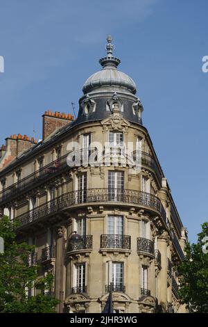 France, Ile de France, Paris, Montparnasse, 6th arrondissement, angle Boulevard du Montparnasse et Boulevard Raspail, bâtiments Haussmaniens, propriété de prestige, Banque D'Images