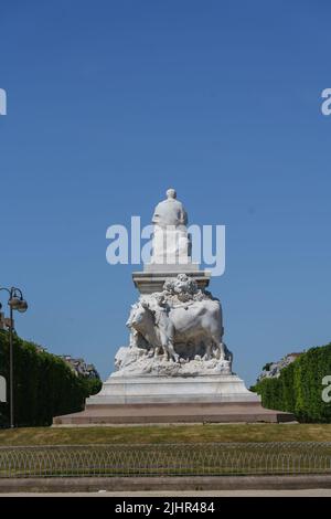 France, Ile de France, Paris 7th arrondissement, place Jacques Chaban Delmas, avenue de breteuil, monument, statue de Louis Pasteur Banque D'Images