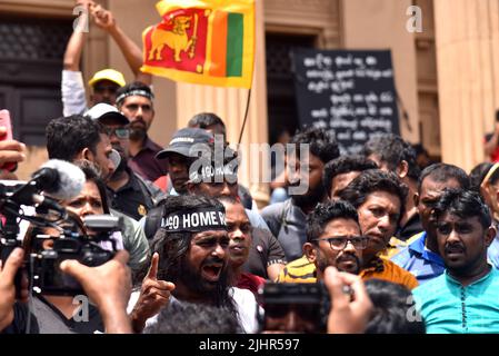 Colombo, Sri Lanka. 20th juillet 2022. Le Parlement sri-lankais élit Ranil Wickremesinghe comme nouveau président. Ranil Wickremesinghe a été élu Président exécutif de Sri Lanka en 8th par le Parlement et les manifestants antigouvernementaux ont protesté contre lui devant le secrétariat présidentiel le 20th juillet 2022 à Colombo, au Sri Lanka. Aujourd'hui, le Parlement (20 juillet) a élu le Président par intérim Ranil Wickremesinghe au poste de Président exécutif du Sri Lanka en 8th par vote majoritaire. (Photo de Ruwan Walpola/Pacific Press) Credit: Pacific Press Media production Corp./Alay Live News Banque D'Images