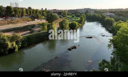 Roma, Fiume Tevere in magra estiva e non in secca , ponte Marconi San Paolo Banque D'Images