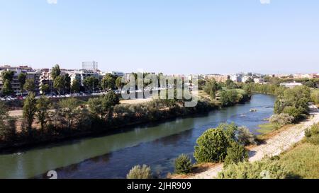 Roma, Fiume Tevere in magra estiva e non in secca , ponte Marconi San Paolo Banque D'Images