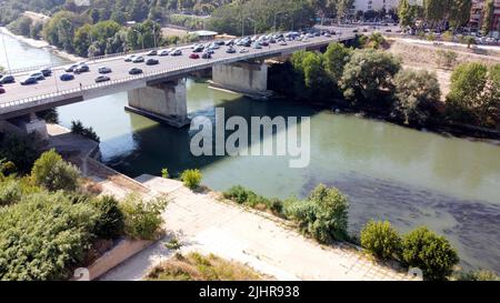 Roma, Fiume Tevere in magra estiva e non in secca , ponte Marconi San Paolo Banque D'Images