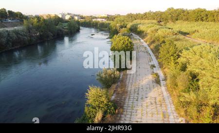 Roma, Fiume Tevere in magra estiva e non in secca , ponte Marconi San Paolo Banque D'Images