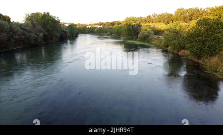 Roma, Fiume Tevere in magra estiva e non in secca , ponte Marconi San Paolo Banque D'Images