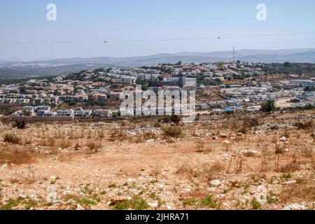 Naplouse, Palestine. 22nd juin 2022. Vue générale des nouveaux bâtiments de la colonie israélienne de la Revava, au sud de Naplouse, en Cisjordanie. Crédit : SOPA Images Limited/Alamy Live News Banque D'Images