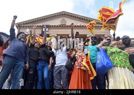 Colombo, province de l'Ouest, Sri Lanka. 20th juillet 2022. Le Parlement sri-lankais élit Ranil Wickremesinghe comme nouveau président. Ranil Wickremesinghe a été élu Président exécutif de Sri Lanka en 8th par le Parlement et les manifestants antigouvernementaux ont protesté contre lui devant le secrétariat présidentiel le 20th juillet 2022 à Colombo, au Sri Lanka. Aujourd'hui, le Parlement (20 juillet) a élu le Président par intérim Ranil Wickremesinghe au poste de Président exécutif du Sri Lanka en 8th par vote majoritaire. (Credit image: © Ruwan Walpola/Pacific Press via ZUMA Press Wire) Banque D'Images