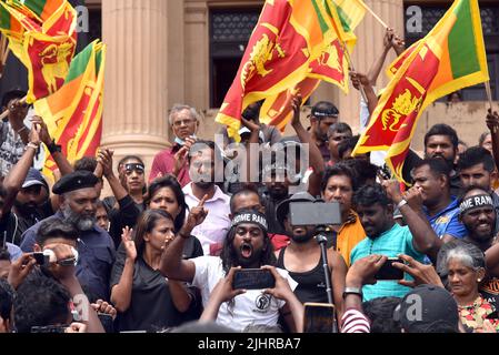 Colombo, province de l'Ouest, Sri Lanka. 20th juillet 2022. Le Parlement sri-lankais élit Ranil Wickremesinghe comme nouveau président. Ranil Wickremesinghe a été élu Président exécutif de Sri Lanka en 8th par le Parlement et les manifestants antigouvernementaux ont protesté contre lui devant le secrétariat présidentiel le 20th juillet 2022 à Colombo, au Sri Lanka. Aujourd'hui, le Parlement (20 juillet) a élu le Président par intérim Ranil Wickremesinghe au poste de Président exécutif du Sri Lanka en 8th par vote majoritaire. (Credit image: © Ruwan Walpola/Pacific Press via ZUMA Press Wire) Banque D'Images