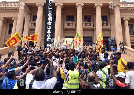 Colombo, province de l'Ouest, Sri Lanka. 20th juillet 2022. Le Parlement sri-lankais élit Ranil Wickremesinghe comme nouveau président. Ranil Wickremesinghe a été élu Président exécutif de Sri Lanka en 8th par le Parlement et les manifestants antigouvernementaux ont protesté contre lui devant le secrétariat présidentiel le 20th juillet 2022 à Colombo, au Sri Lanka. Aujourd'hui, le Parlement (20 juillet) a élu le Président par intérim Ranil Wickremesinghe au poste de Président exécutif du Sri Lanka en 8th par vote majoritaire. (Credit image: © Ruwan Walpola/Pacific Press via ZUMA Press Wire) Banque D'Images